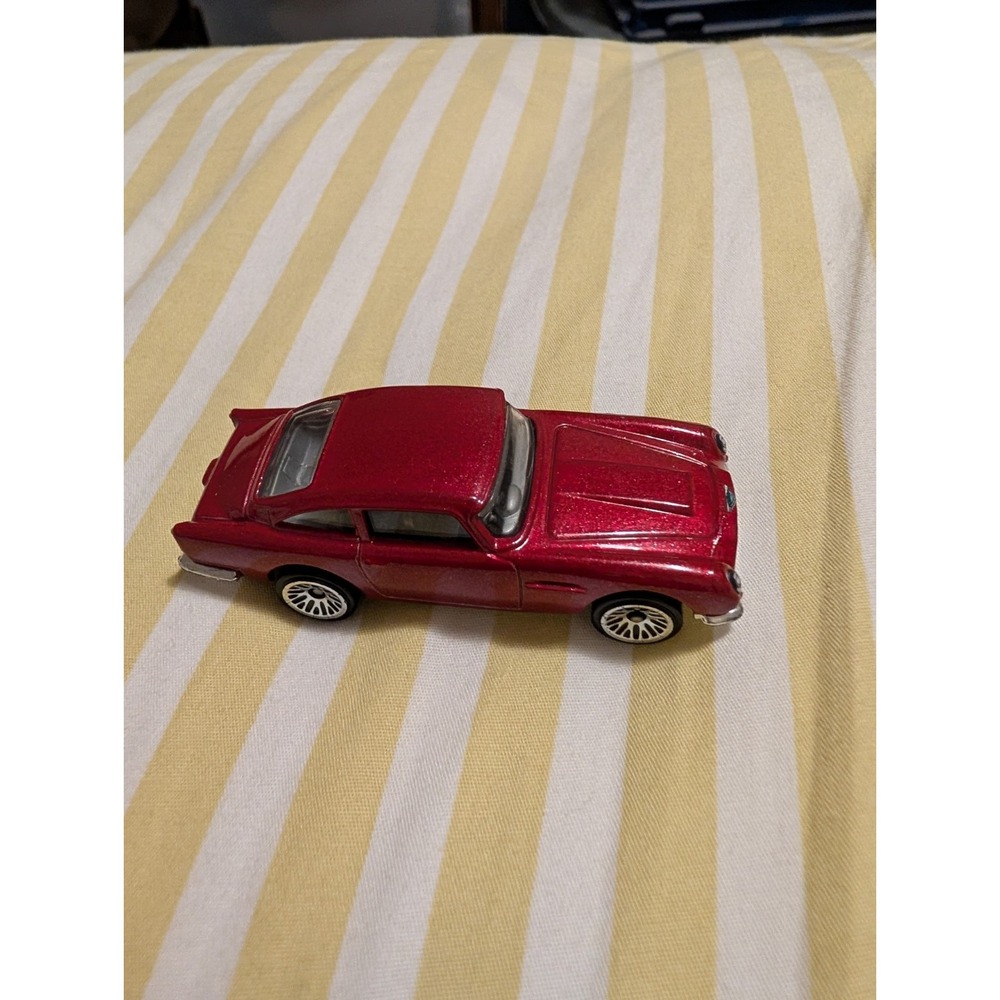 2014 HOT WHEELS 1963 ASTON MARTIN DB5 RED 1:64 DIECAST 2 3/4" CAR W/ SILVER RIMS